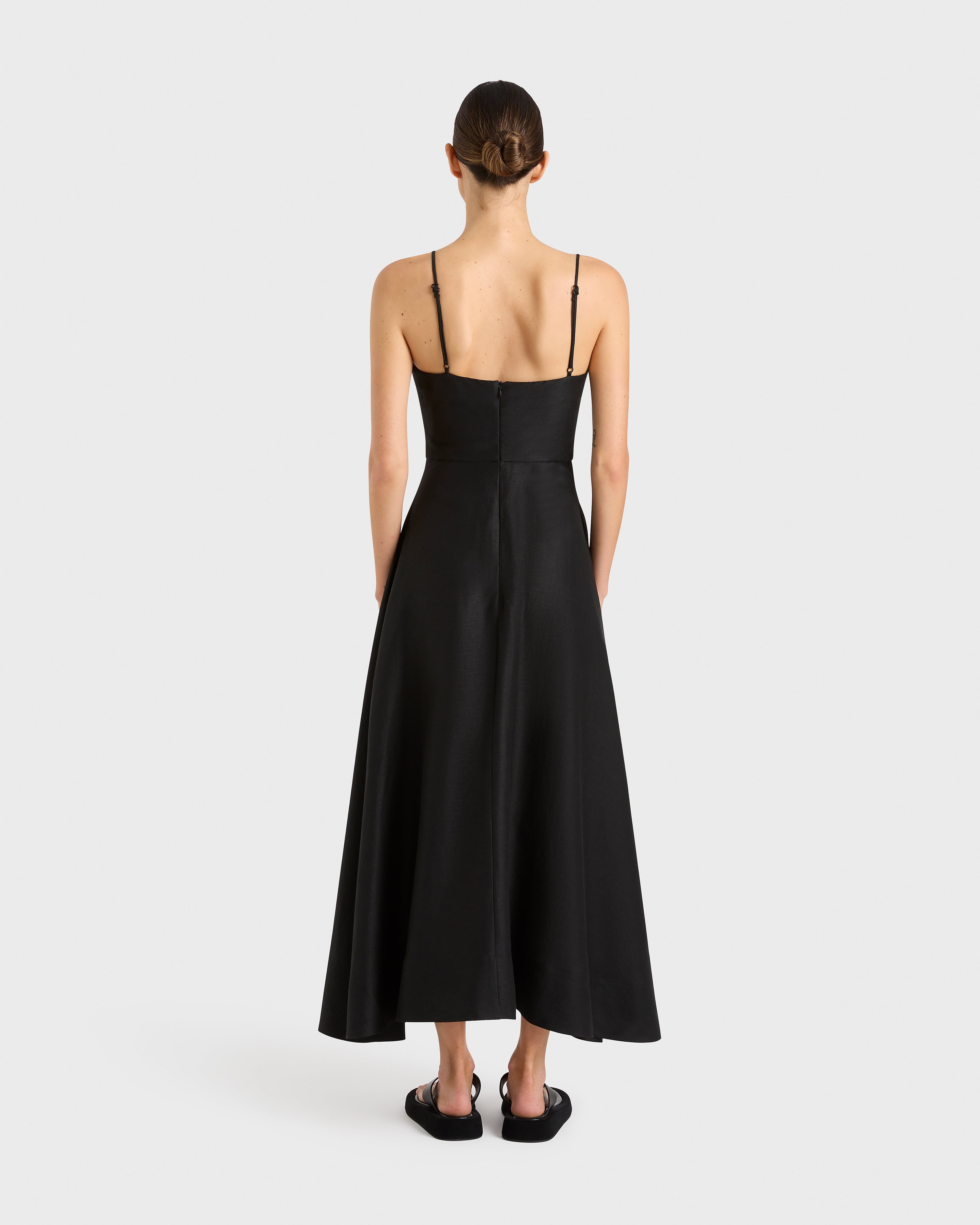 https://cdn.shopify.com/s/files/1/1799/6477/files/BONDI_BORN_Bormio_Flared_Dress_Black_Backcopy.jpg?v=1748029764