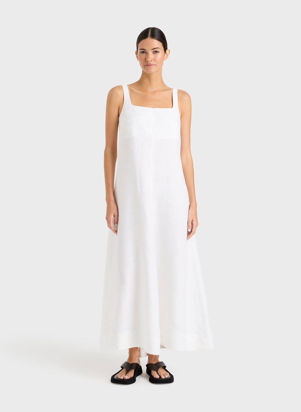 https://cdn.shopify.com/s/files/1/1919/0761/files/BONDI_BORN_Delphi_Flared_Maxi_Dress_White_Front_c11f97dd-ee50-43be-a5a7-4299fc667c0c.jpg?v=1748319654