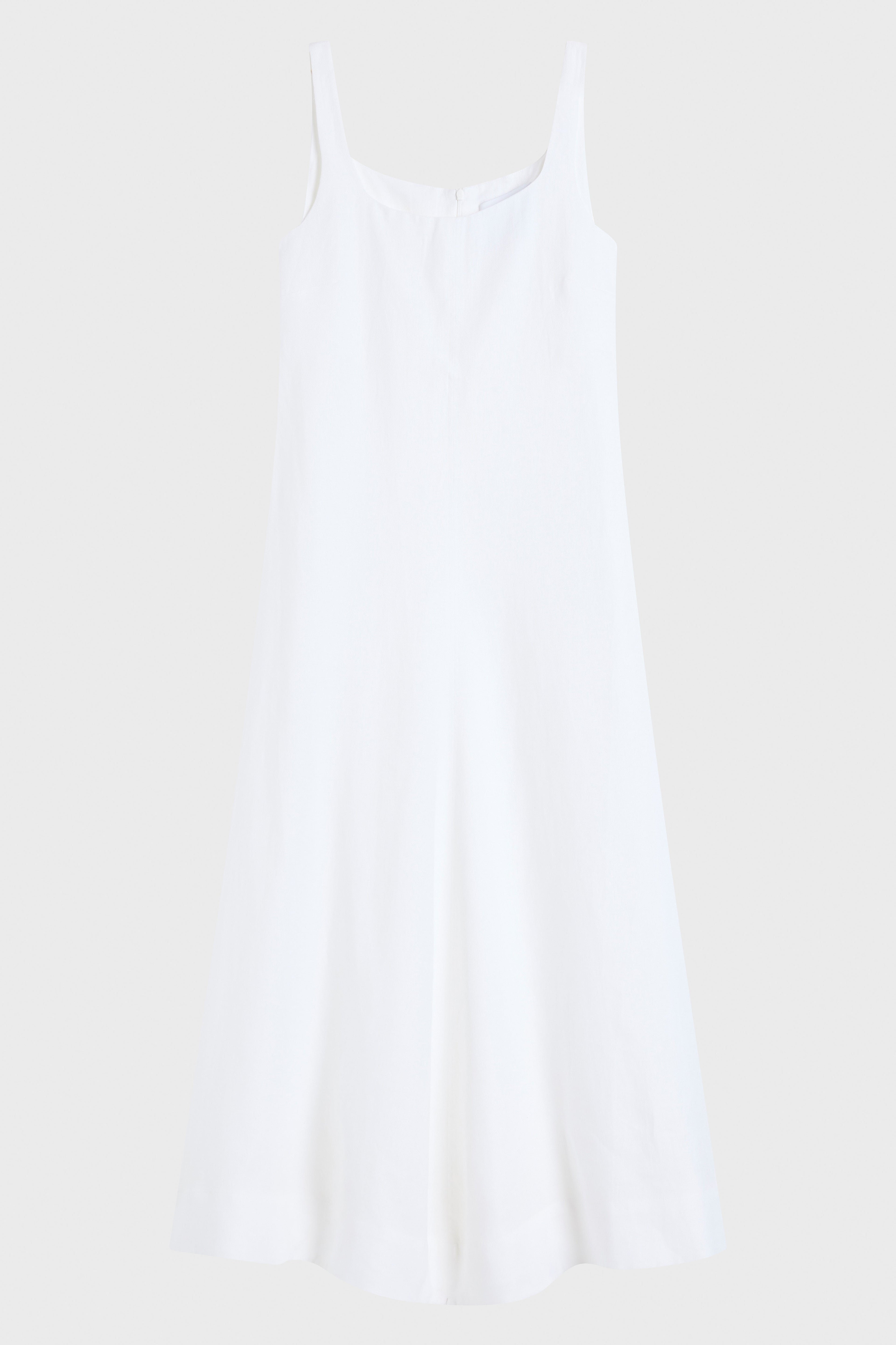 https://cdn.shopify.com/s/files/1/1919/0761/files/BONDI_BORN_Delphi_Flared_Maxi_Dress_White_ce5e3c4b-89c7-40db-9957-a9d5d7a8fd05.jpg?v=1748319654