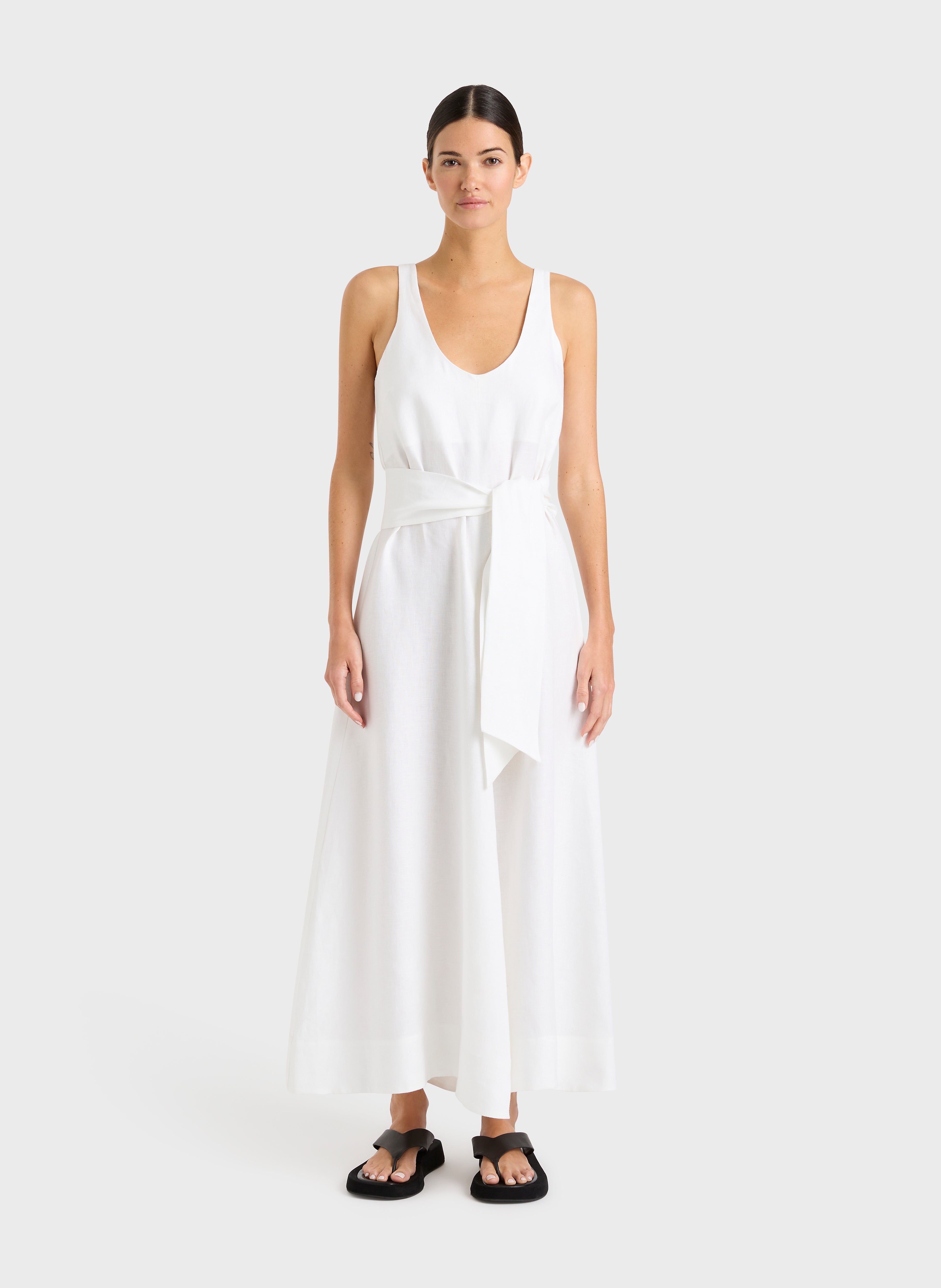 https://cdn.shopify.com/s/files/1/1919/0761/files/BONDI_BORN_Delphi_Scoop_Neck_Maxi_Dress_White_Front.jpg?v=1751342819