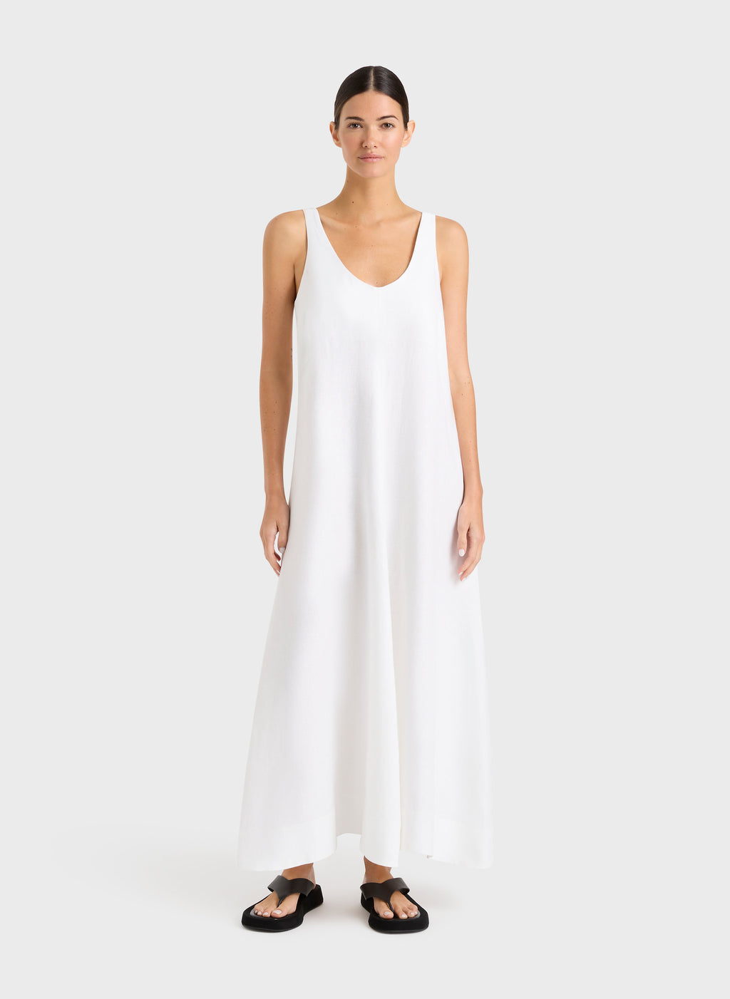 https://cdn.shopify.com/s/files/1/1919/0761/files/BONDI_BORN_Delphi_Scoop_Neck_Maxi_Dress_White_Front_2.jpg?v=1751342819