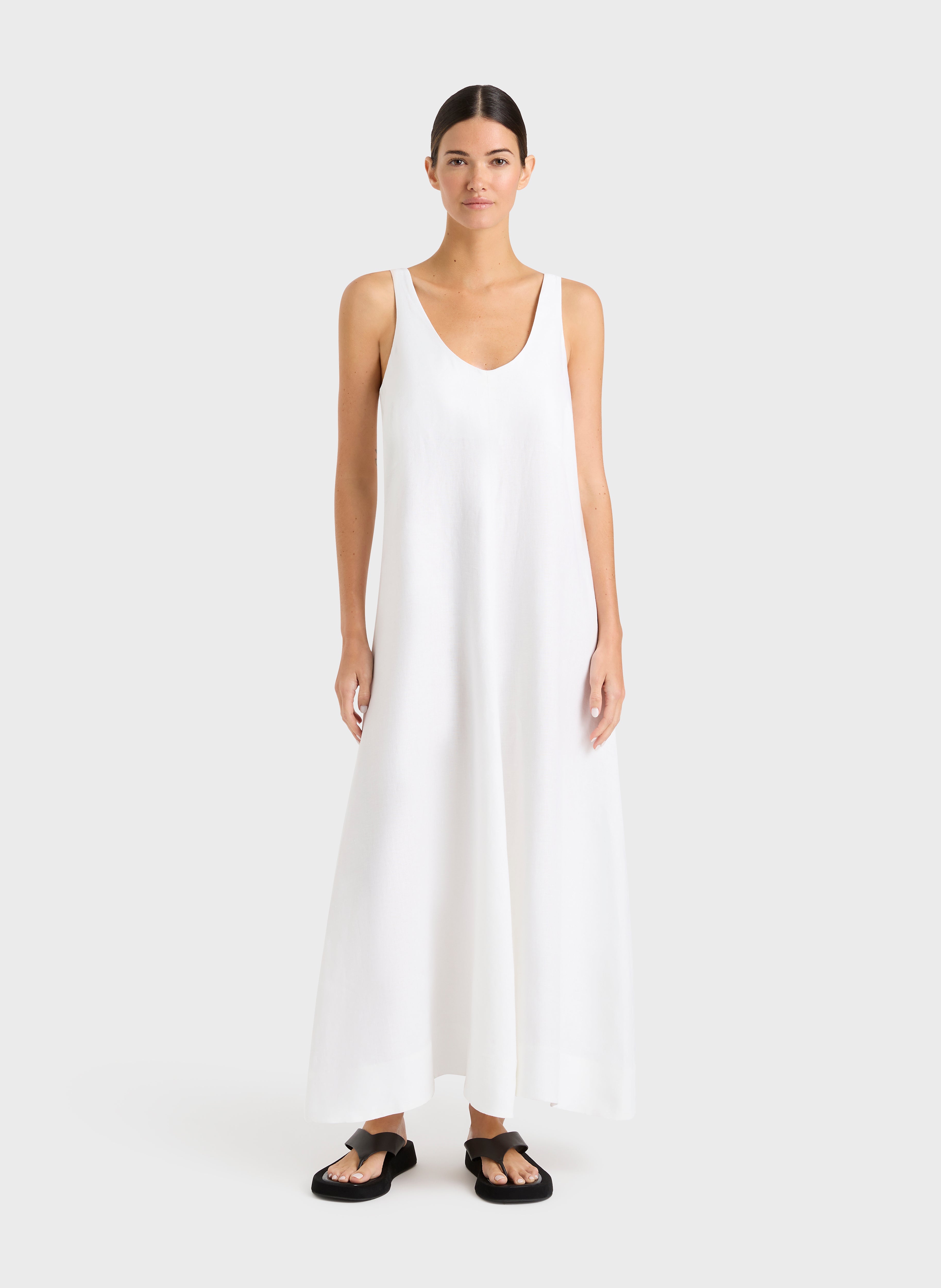 https://cdn.shopify.com/s/files/1/1919/0761/files/BONDI_BORN_Delphi_Scoop_Neck_Maxi_Dress_White_Front_2.jpg?v=1751342819