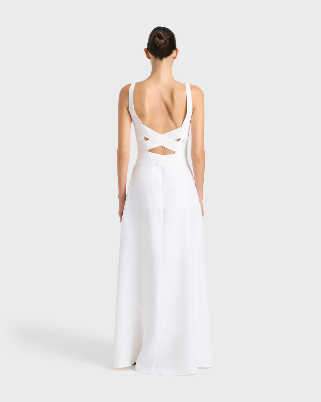 https://cdn.shopify.com/s/files/1/1919/0761/files/BONDI_BORN_Delphi_Tie_Back_Maxi_Dress_White_Back_f7c6917f-f108-4dbd-b6fc-09230ee0dd01.jpg?v=1748319352