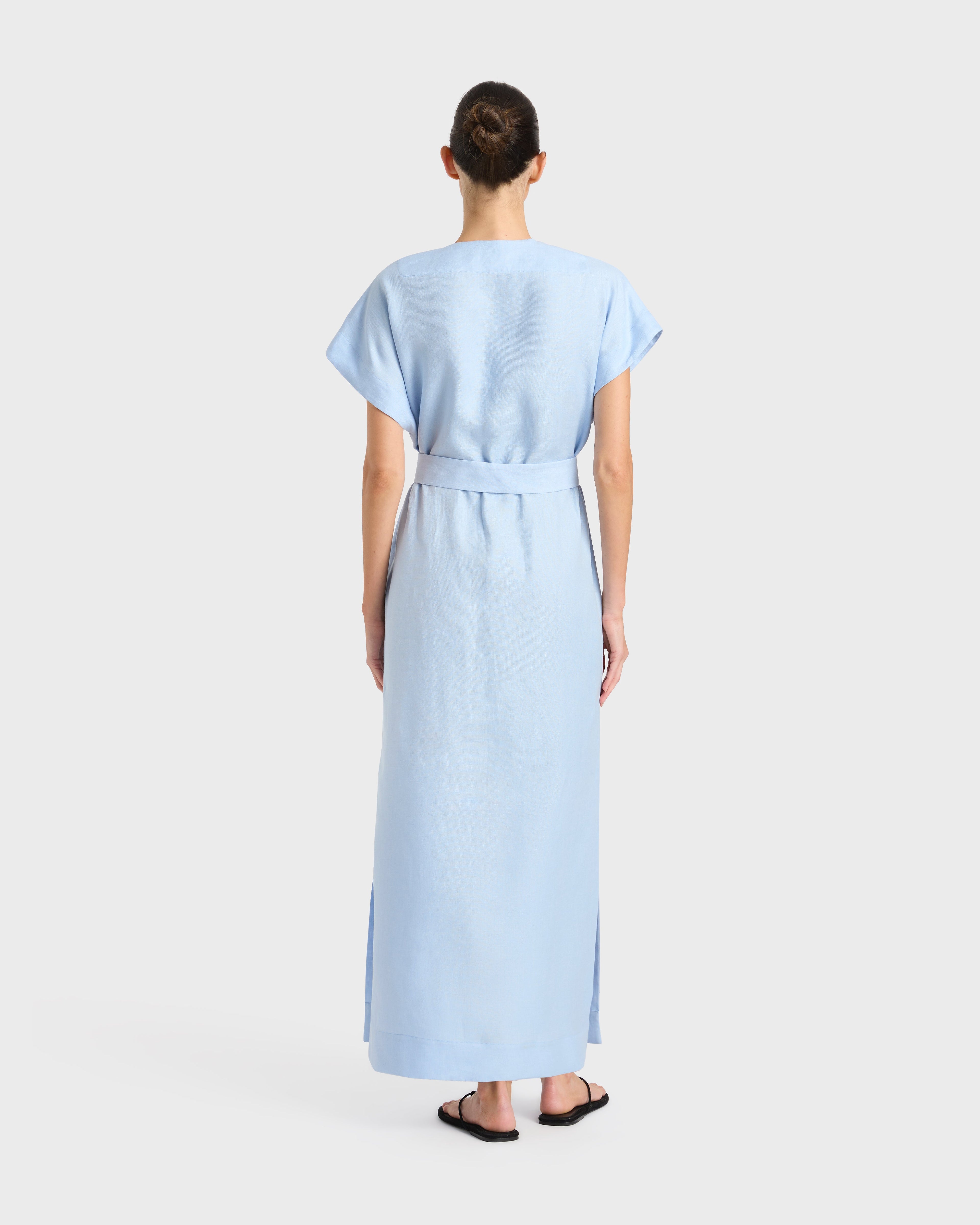 https://cdn.shopify.com/s/files/1/1919/0761/files/BONDI_BORN_Delphi_Universal_Tunic_Dress_Sky_Back_08dd483a-337e-400e-9406-b24b63894c7c.jpg?v=1748319350