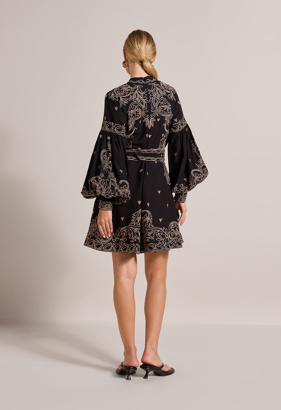 https://cdn.shopify.com/s/files/1/0342/6231/9244/files/Berite_Short_Dress_-_Onyx_Black_2.jpg?v=1728280842