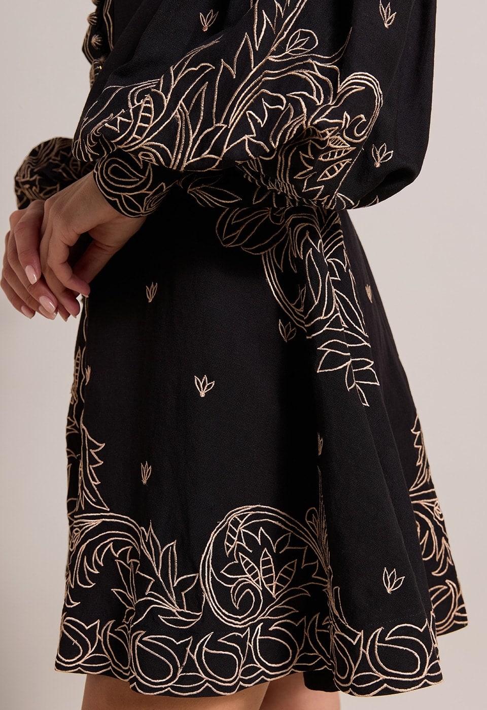https://cdn.shopify.com/s/files/1/0342/6231/9244/files/Berite_Short_Dress_-_Onyx_Black_6.jpg?v=1728280839