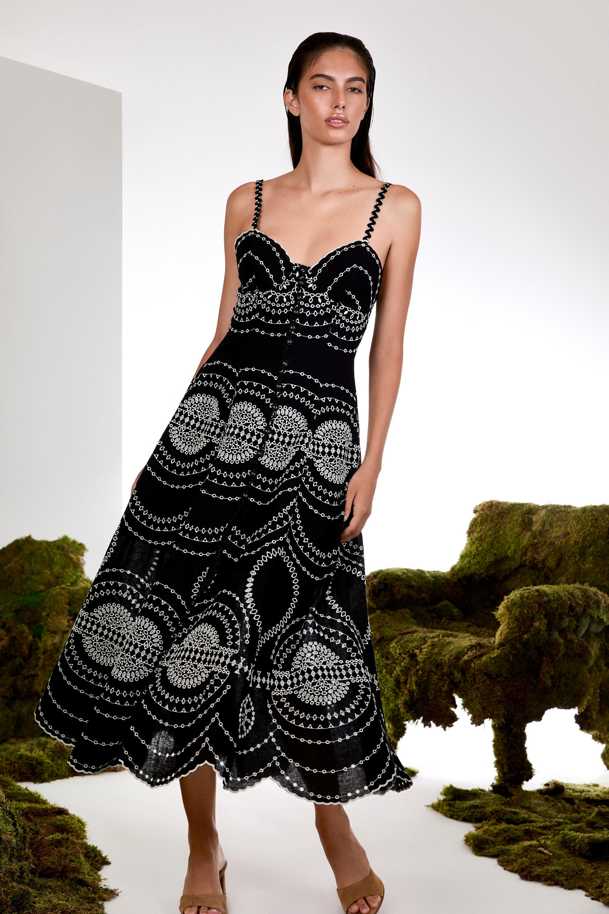 Catta Long Linen-Cotton Embroidered V-Neck Buttoned Maxi Dress