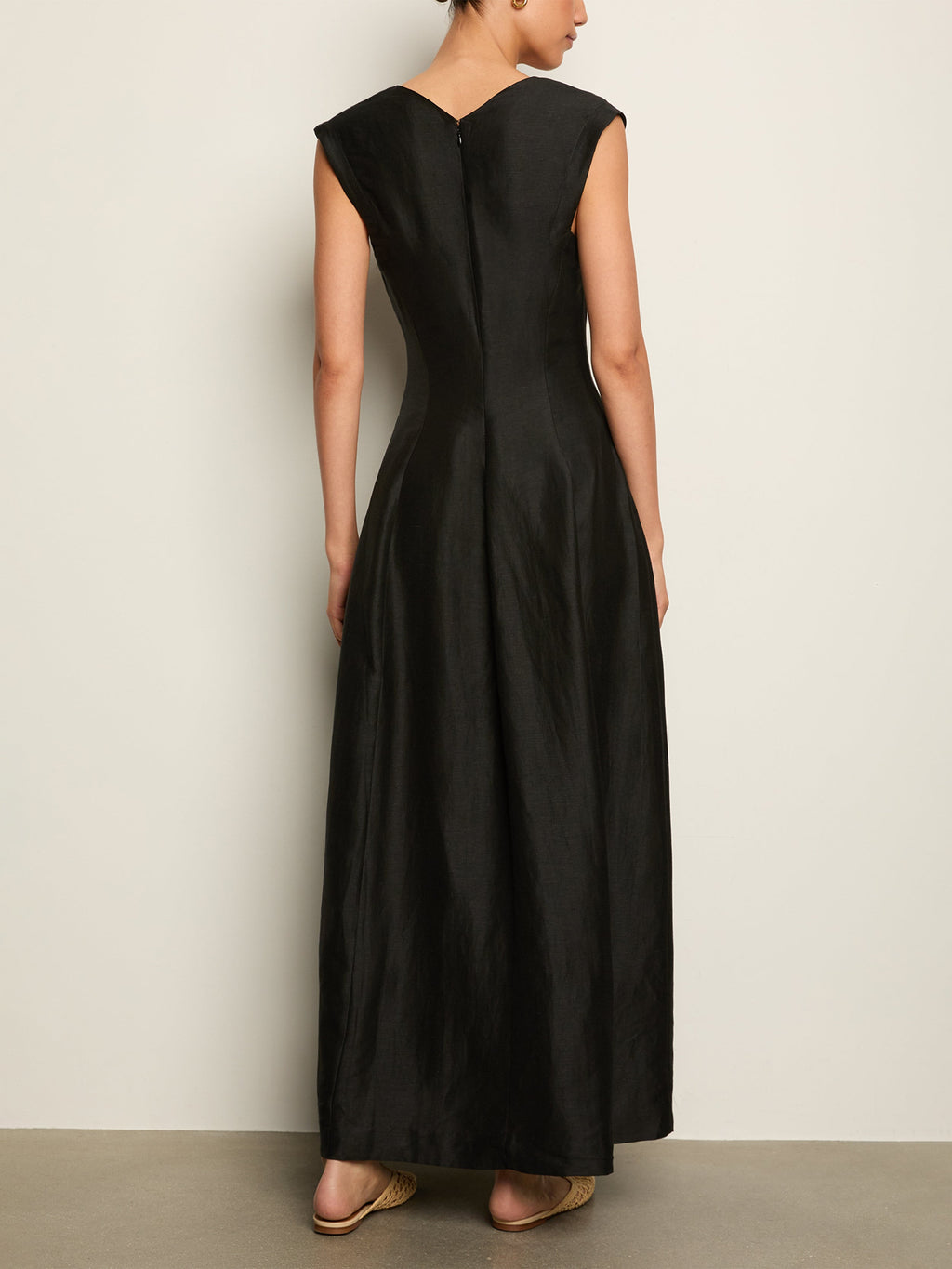 https://cdn.shopify.com/s/files/1/0890/8305/2400/files/bondiborn_RTW_2502DR10006_BLK_Black_4.jpg?v=1756842065