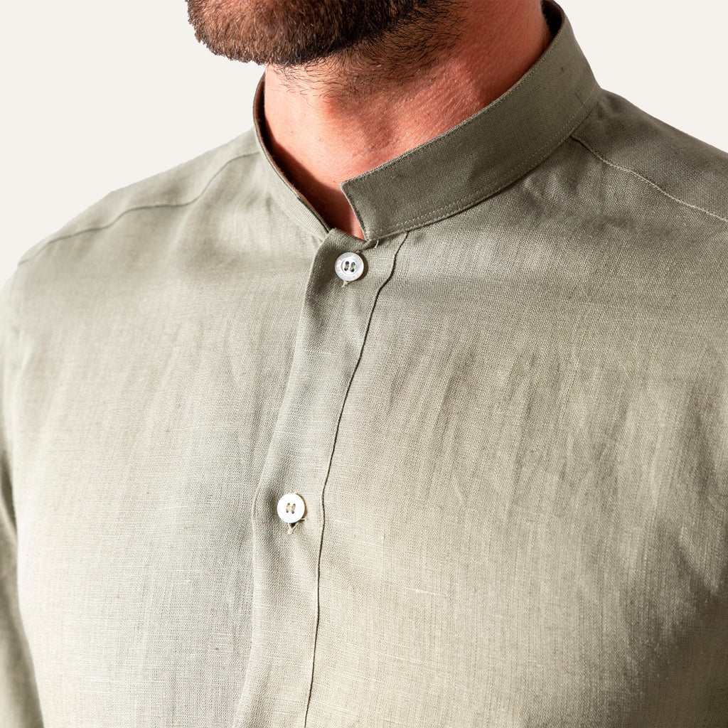 https://cdn.shopify.com/s/files/1/0853/1227/4697/files/casual_linen_shirts_olive_green_indossato_dettaglio_abe6afdd-5e94-4d11-ba67-2ce7c49755d1.jpg?v=1741948801