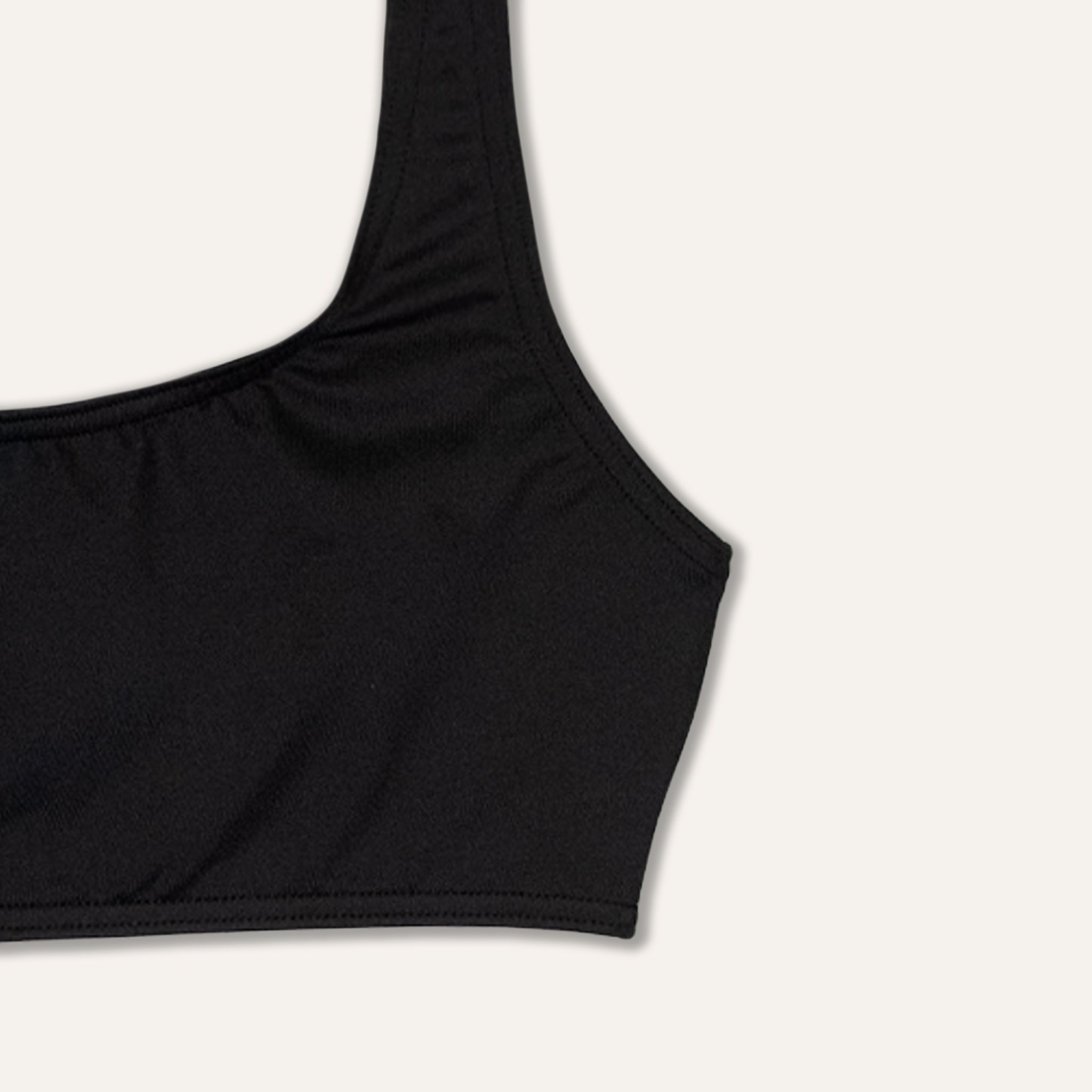 https://cdn.shopify.com/s/files/1/0853/1227/4697/files/kampos-crop-top-black-444561.jpg?v=1741947096